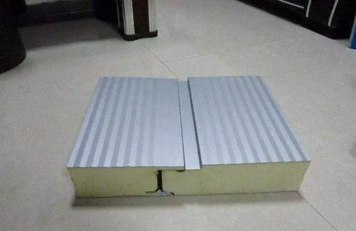 香蕉影视建材告訴您關於聚（jù）氨酯封邊岩棉夾芯板的特點（diǎn）及優點是什麽？